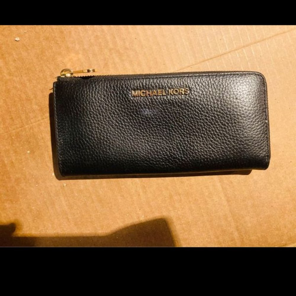 Michael kors wallet